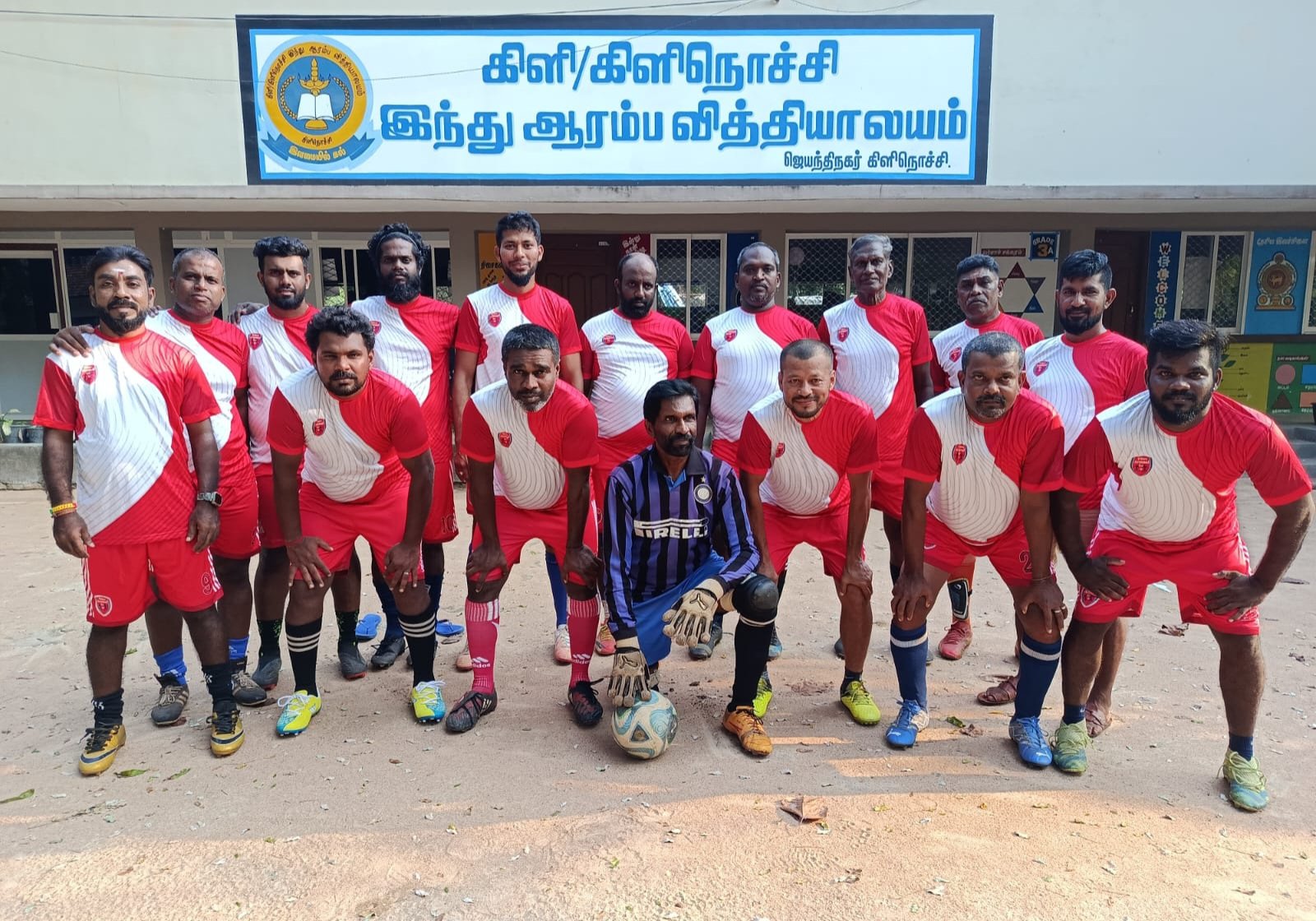 திருகோணமலை – கிளிநொச்சி அணிகளுக்கிடையிலான சிநேகபூர்வ கால்பந்தாட்டம்!