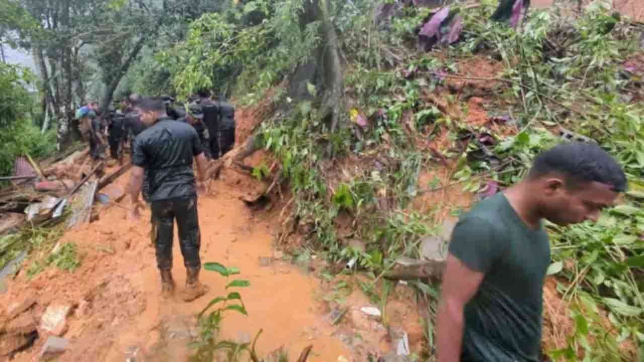 மண்சரிவில் சிக்கிய 5 இராணுவ வீரர்கள் மீட்பு