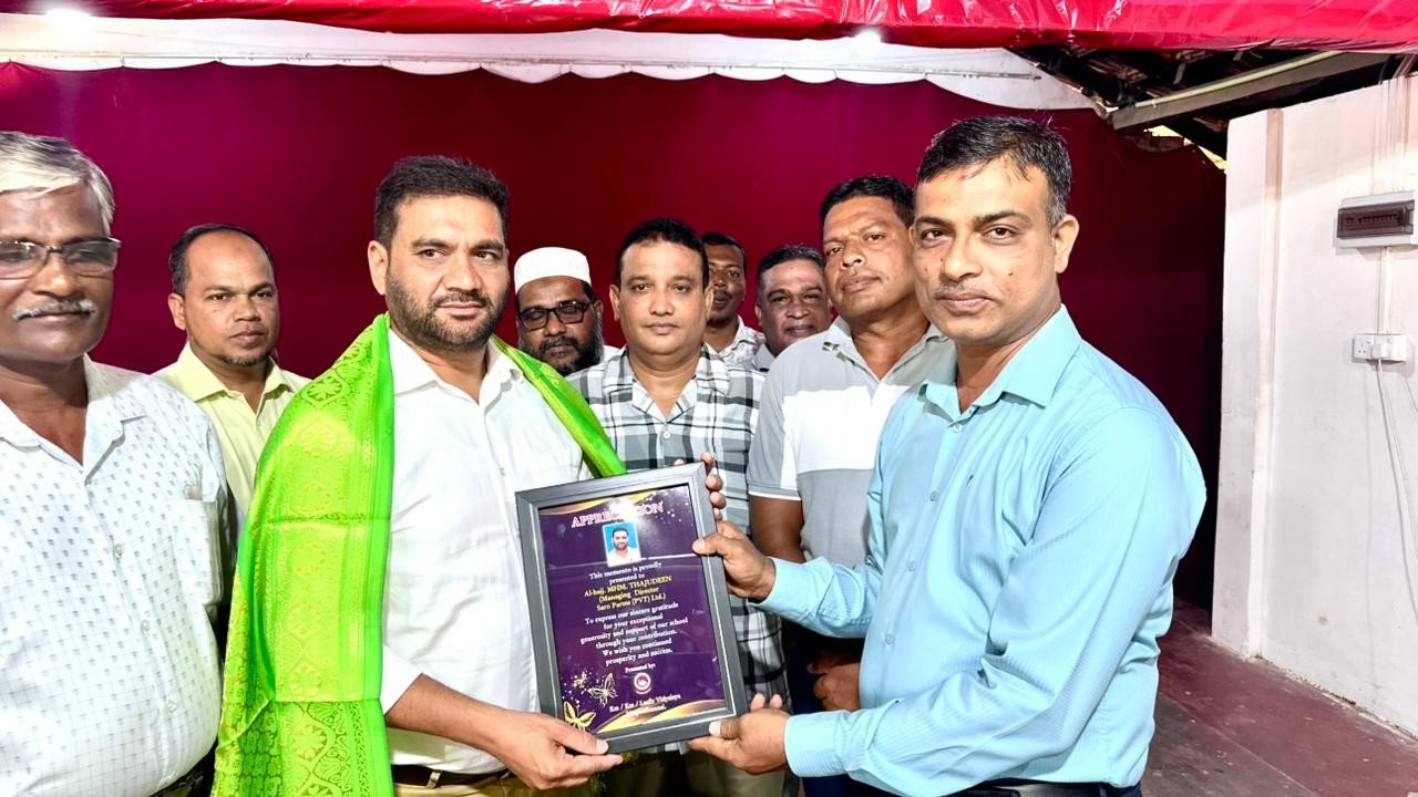 நற்பிட்டிமுனை லாபிர் வித்தியாலயத்திற்கு இருக்கைகள் கையளிப்பு