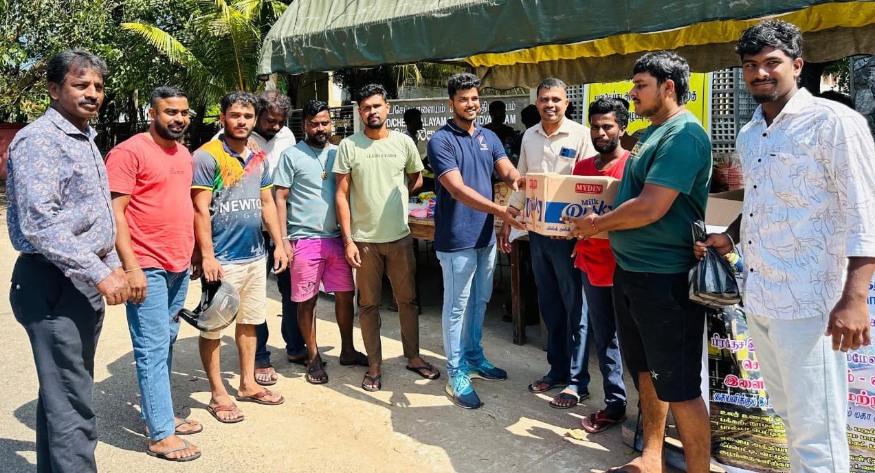 மட்டு. பிரதேச இளைஞர் கழக சம்மேளனங்கள் : சேகரித்த உலர் உணவுகள் ஒப்படைப்பு