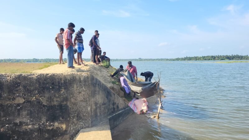 குளத்தில் நீராட சென்று சடலமாக மீட்கப்பட்ட 3 பிள்ளைகளின் தந்தை!