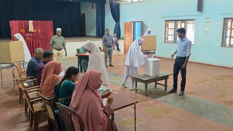 தோப்பூர் பாத்திமா முஸ்லிம் மகளிர் கல்லூரியில் மாணவர் பாராளுமன்றத் தேர்தல்
