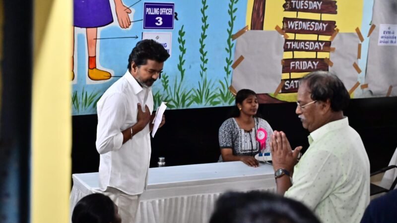 தனது ஜனநாயகக் கடமையை நிறைவேற்றினார் தவெக தலைவர் விஜய்!