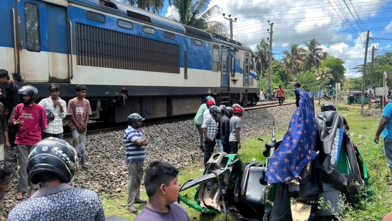 வவுனியாவில் புகையிரதத்துடன் முச்சக்கரவண்டி மோதிய விபத்தில் ஒருவர் உயிரிழப்பு!