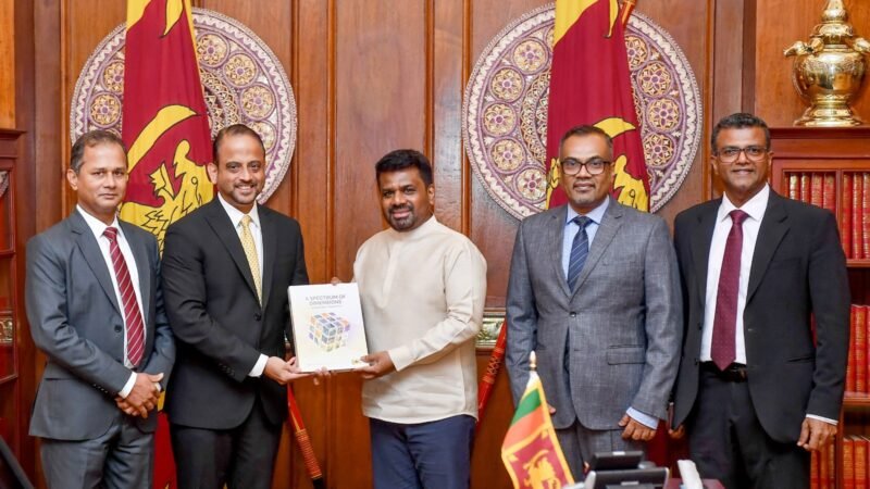 வங்கிகளின் வருடாந்த அறிக்கைகள் கையளிப்பு