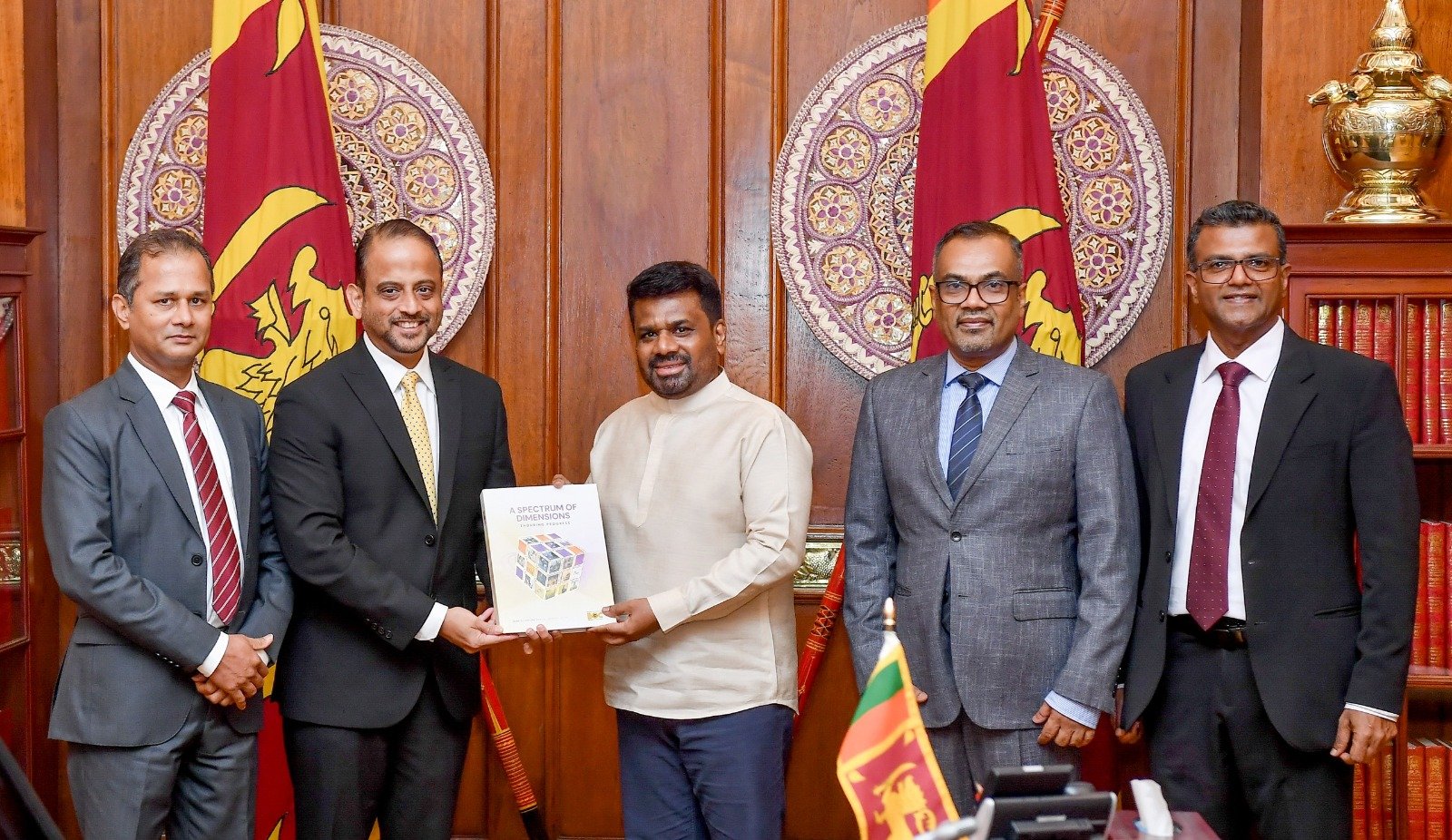 வங்கிகளின் வருடாந்த அறிக்கைகள் கையளிப்பு