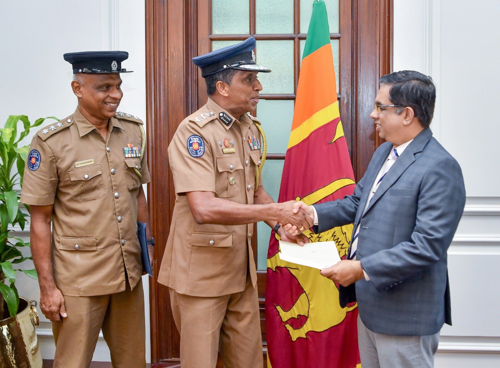 பொலிஸ் உத்தியோகத்தர்களின் ஒரு நாள் சம்பளத்திலிருந்து நிதி நன்கொடை