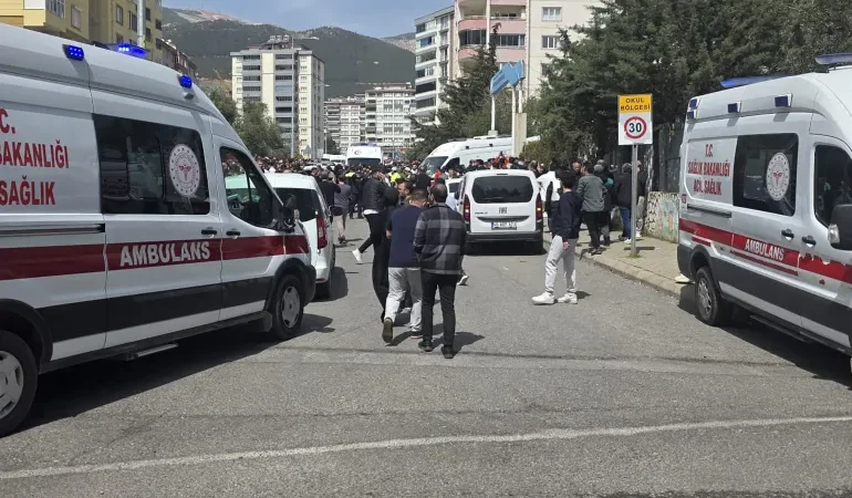 துருக்கியில் 9 பேரை சுட்டு கொன்று விட்டு தானும் தற்கொலை செய்து கொண்ட மாணவன்!