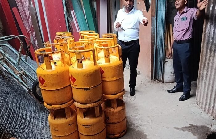 சமையல் எரிவாயுவை பதுக்கி வைத்திருந்த வர்த்தகர் மீது சட்ட நடவடிக்கை!