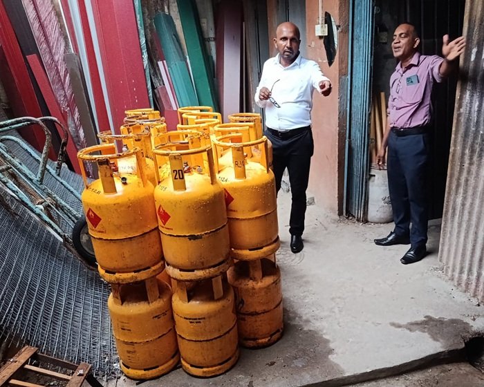 சமையல் எரிவாயுவை பதுக்கி வைத்திருந்த வர்த்தகர் மீது சட்ட நடவடிக்கை!