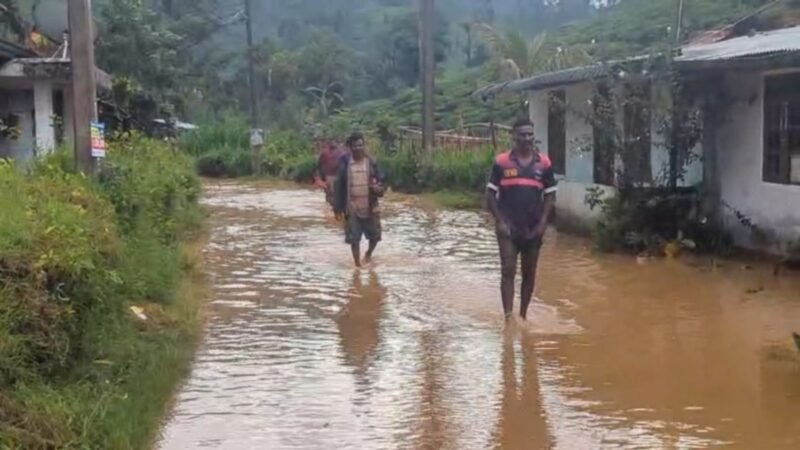 ஹட்டன் பகுதியில் 50 வீடுகளுக்குள் புகுந்த வெள்ளம்