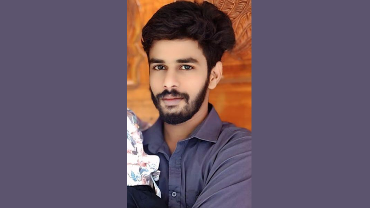 வீதியில் கிடந்த நகையை உரியவரிடம் சேர்ப்பித்த இளைஞனின் நேர்மை!