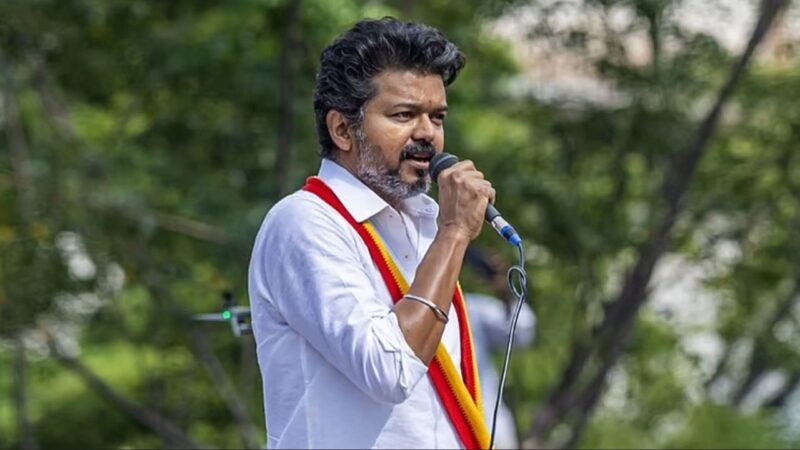 வாக்குப்பதிவை 2 மணி நேரம் நீட்டிக்குமாறு கோரி தேர்தல் ஆணையத்துக்கு விஜய் கடிதம்!