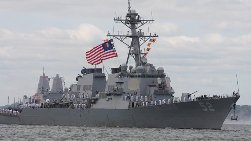 ஹோர்முஸ் நீரிணைக்கு அருகில் அமெரிக்கப் போர்க்கப்பல் மீது ஏவுகணைத் தாக்குதல்?
