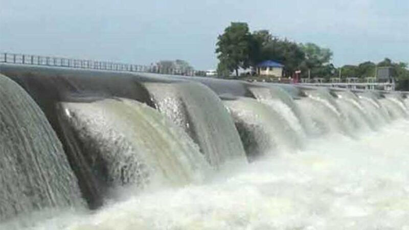 33 நீர்த்தேக்கங்கள் பெருக்கெடுப்பு