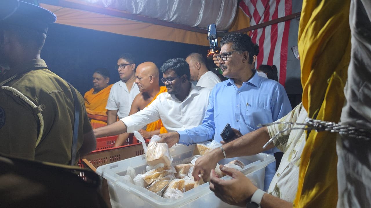 மட்டக்களப்பில் வெசாக் தின நிகழ்வுகள்:  அலங்காரக் கூடுகளும் திறந்து வைப்பு