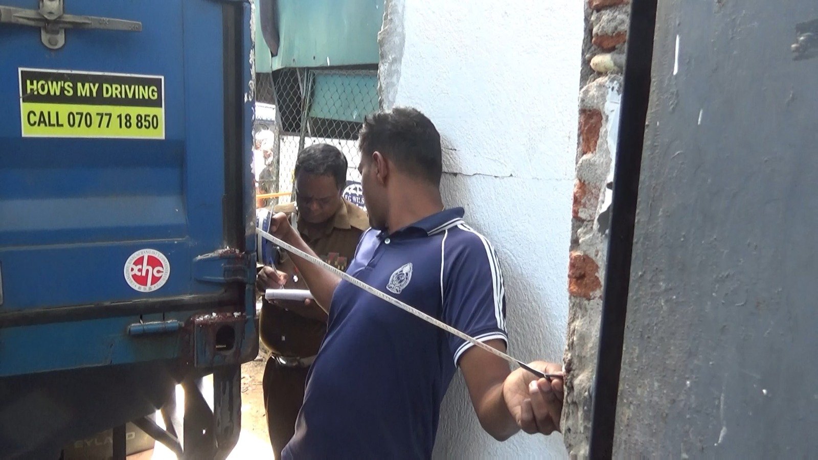 லொறியில் சிக்குண்டு உயிரிழந்த இளைஞன் : நாவலப்பிட்டியில் சோகம்!