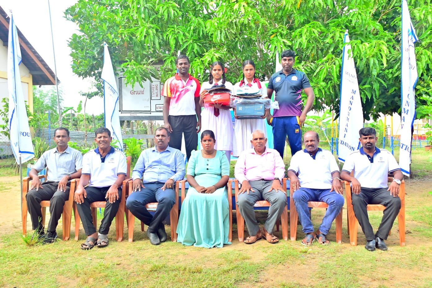 வடக்கு மாகாண பெண்கள் கிரிக்கெட் அணியில் இடம் பிடித்துள்ள மாணவிகளுக்கு விளையாட்டு உபகரணங்கள் கையளிப்பு