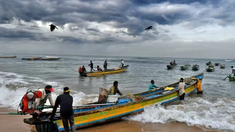 கடலில் பயணம் செய்வோரும் மீனவ சமூகமும் அவதானமாக இருக்குமாறு அறிவுறுத்தல்!