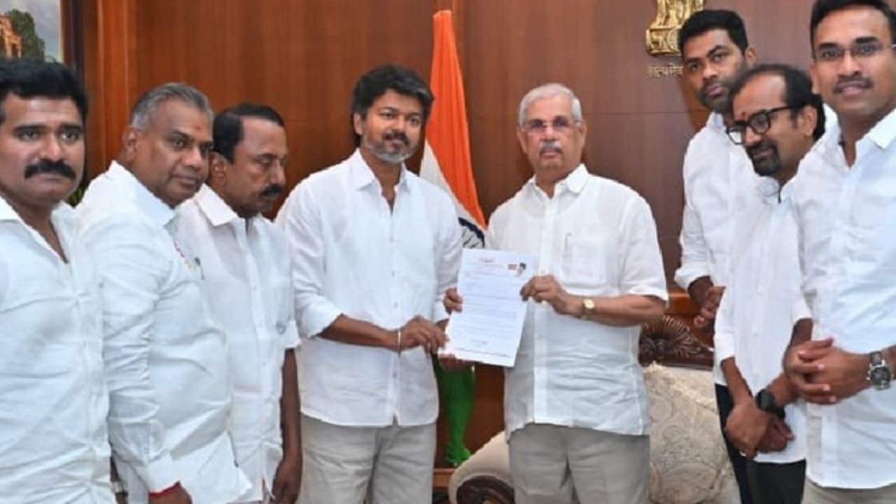 முடிவுக்கு வந்தது இழுபறி நிலை : ஆட்சி அமைக்க விஜய்க்கு ஆளுநர் அழைப்பு!