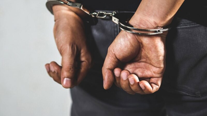 இறைவரித் திணைக்கள அதிகாரி என கூறி பண மோசடி
