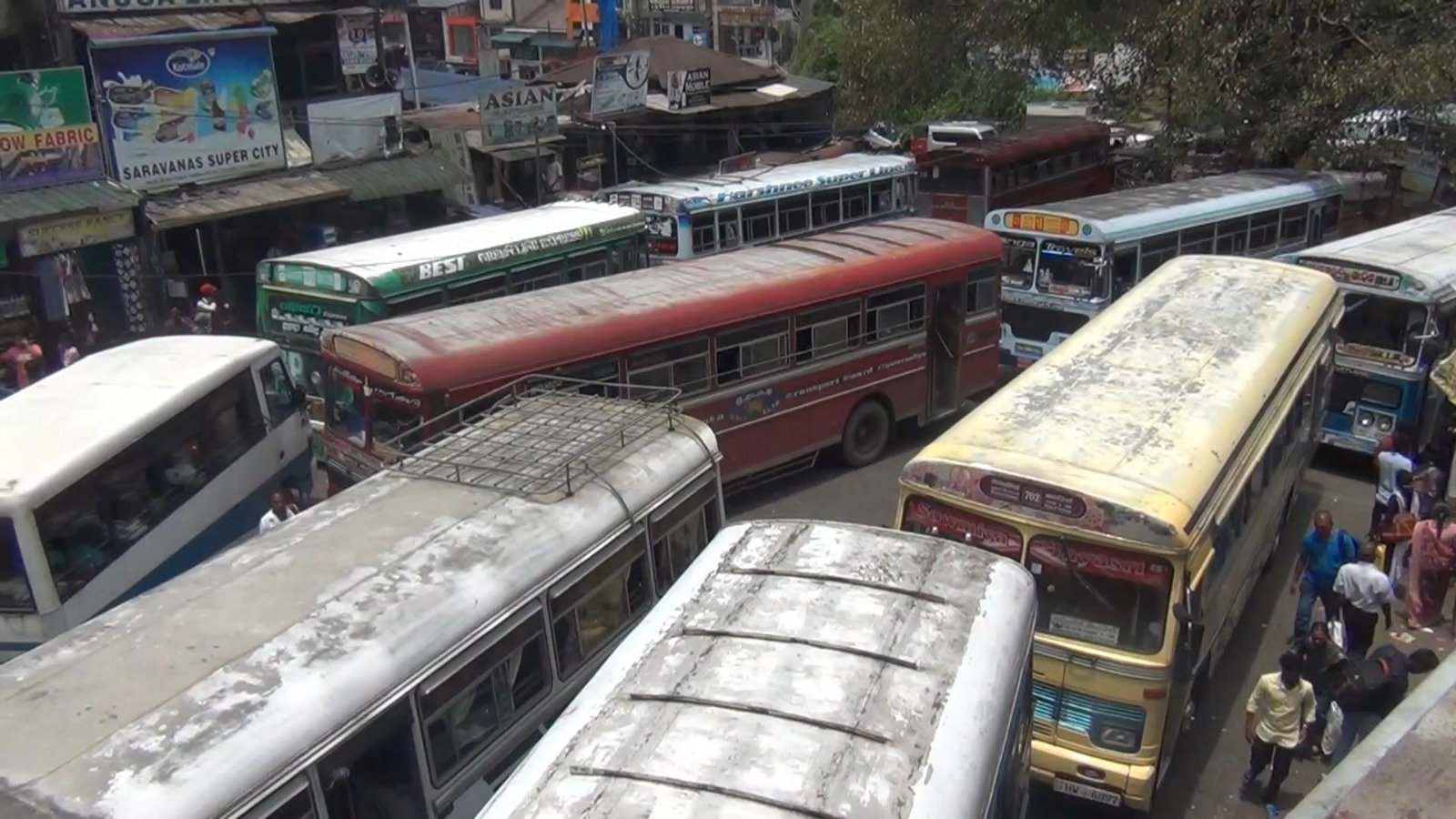 சாரதி அனுமதிப்பத்திரமின்றி பேருந்து செலுத்தியவர் கைது!