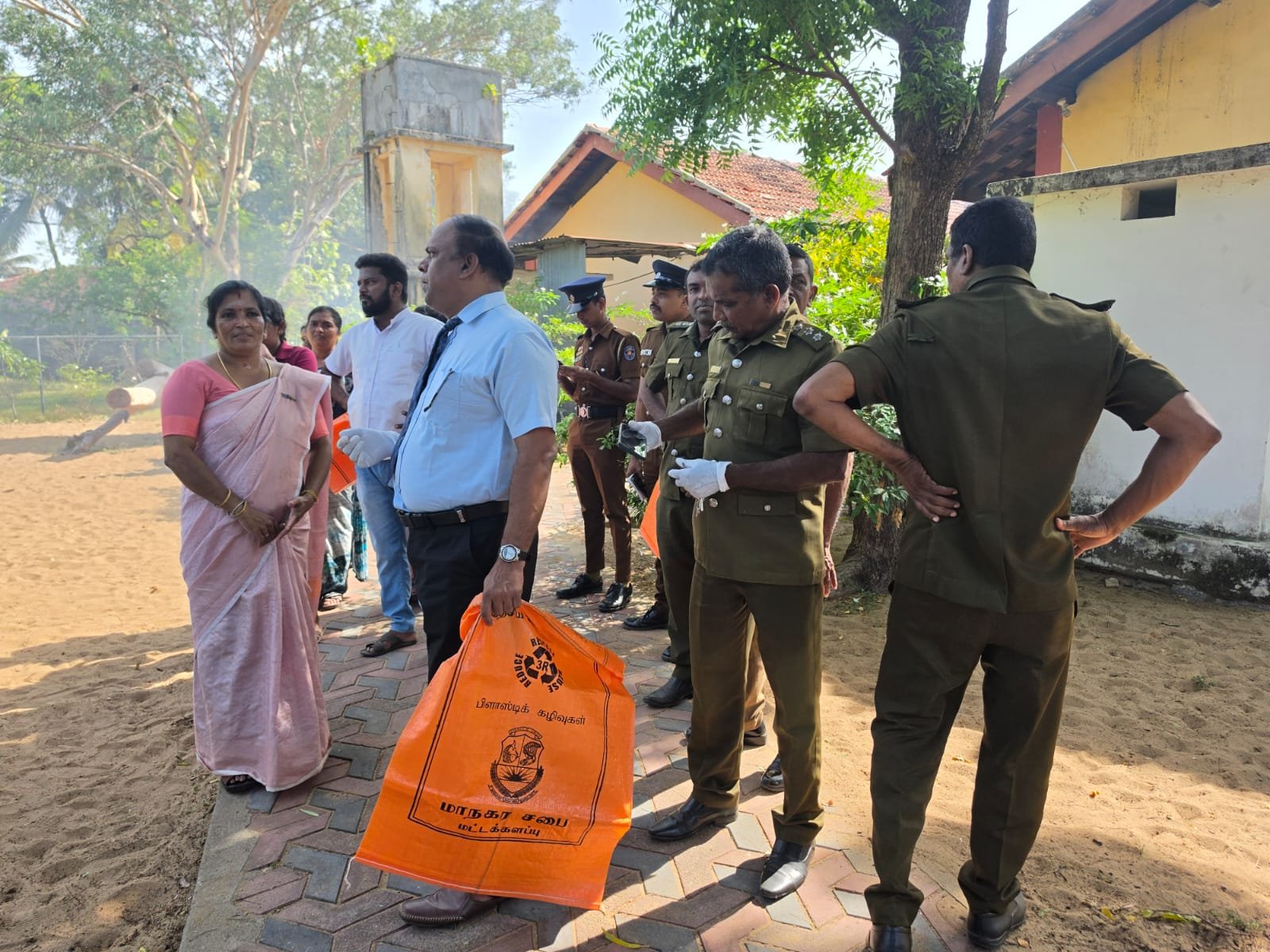 மட்டக்களப்பு கல்லடியில் டெங்கு ஒழிப்பு விசேட சிரமதானப் பணி
