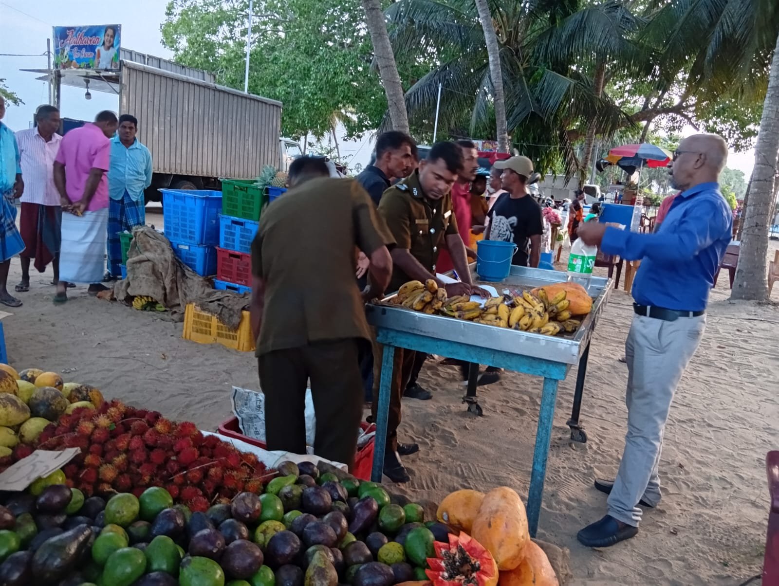 களுதாவளையில் மீட்கப்பட்ட விற்பனைக்காக வைக்கப்பட்டிருந்த பழுதடைந்த பழங்கள்!