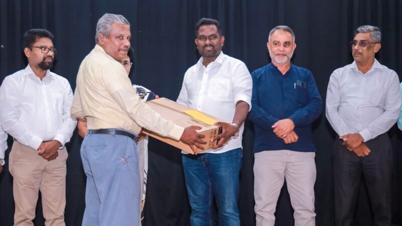 இரத்தினபுரி தமிழ் பாடசாலைகளுக்கு தகவல் தொழில்நுட்ப உபகரணங்கள் வழங்கி வைப்பு