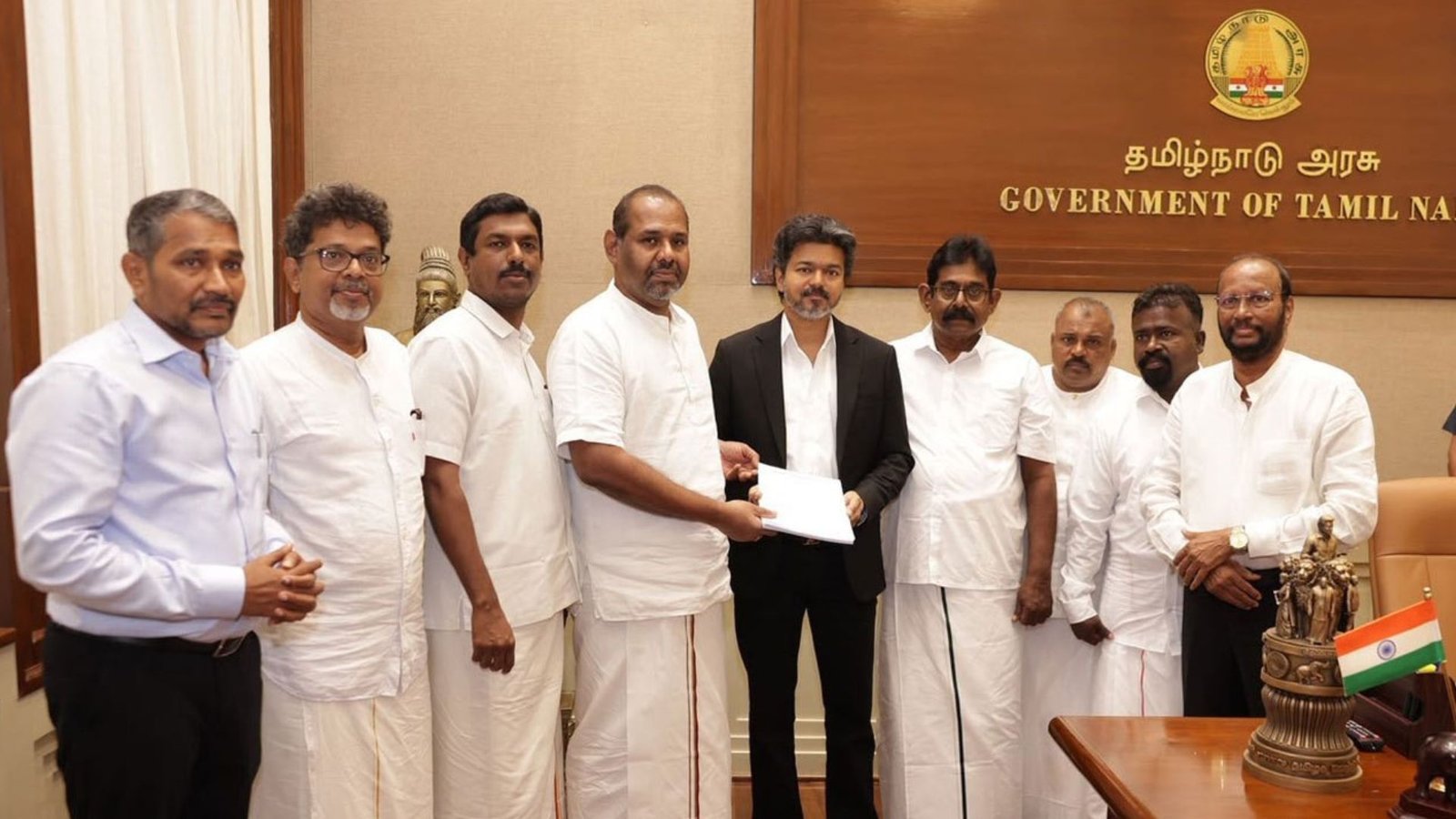 தமிழக முதலமைச்சரை சந்தித்த தமிழ்த் தேசியப் பேரவை குழுவினர்