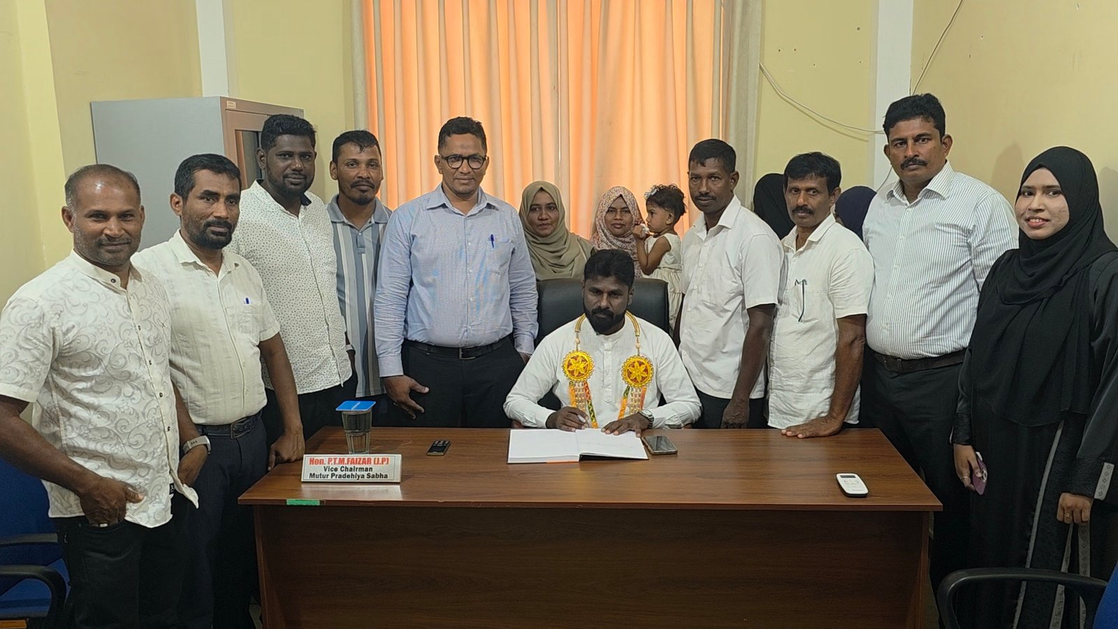 மூதூர் பிரதேச சபையின் பதில் தவிசாளாராக தற்போதைய உதவித் தவிசாளர் கடமையேற்பு