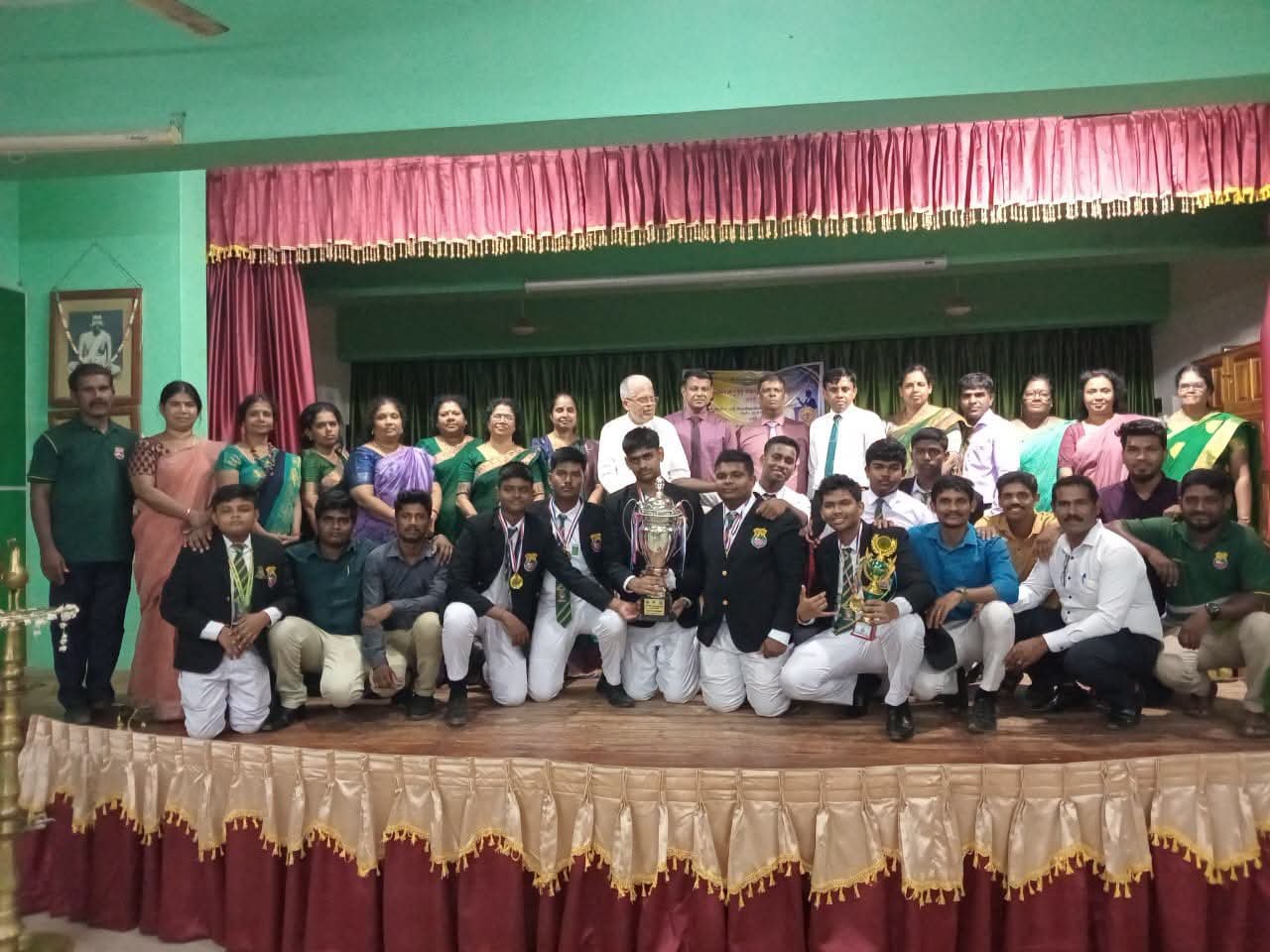 திருகோணமலை இந்துக் கல்லூரிக்கும் மட்டக்களப்பு சிவானந்தா கல்லூரிக்கும் இடையிலான விவாத அரங்கு