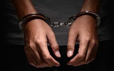 உள்நாட்டில் தயாரிக்கப்பட்ட 4 துப்பாக்கிகளுடன் இளைஞர் கைது