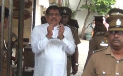 கணவரை காப்பாற்ற இலஞ்சம் வழங்க முயன்ற முன்னாள் பிரதி அமைச்சரின் மனைவி கைது