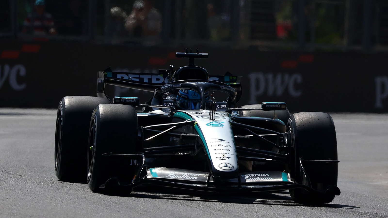 பாகு F1 பயிற்சி: ரசல் முதலிடம்; அன்டொனெல்லி வெளியேற்றம்!