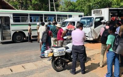 3 வாகனங்கள் ஒன்றோடு ஒன்று மோதி விபத்து