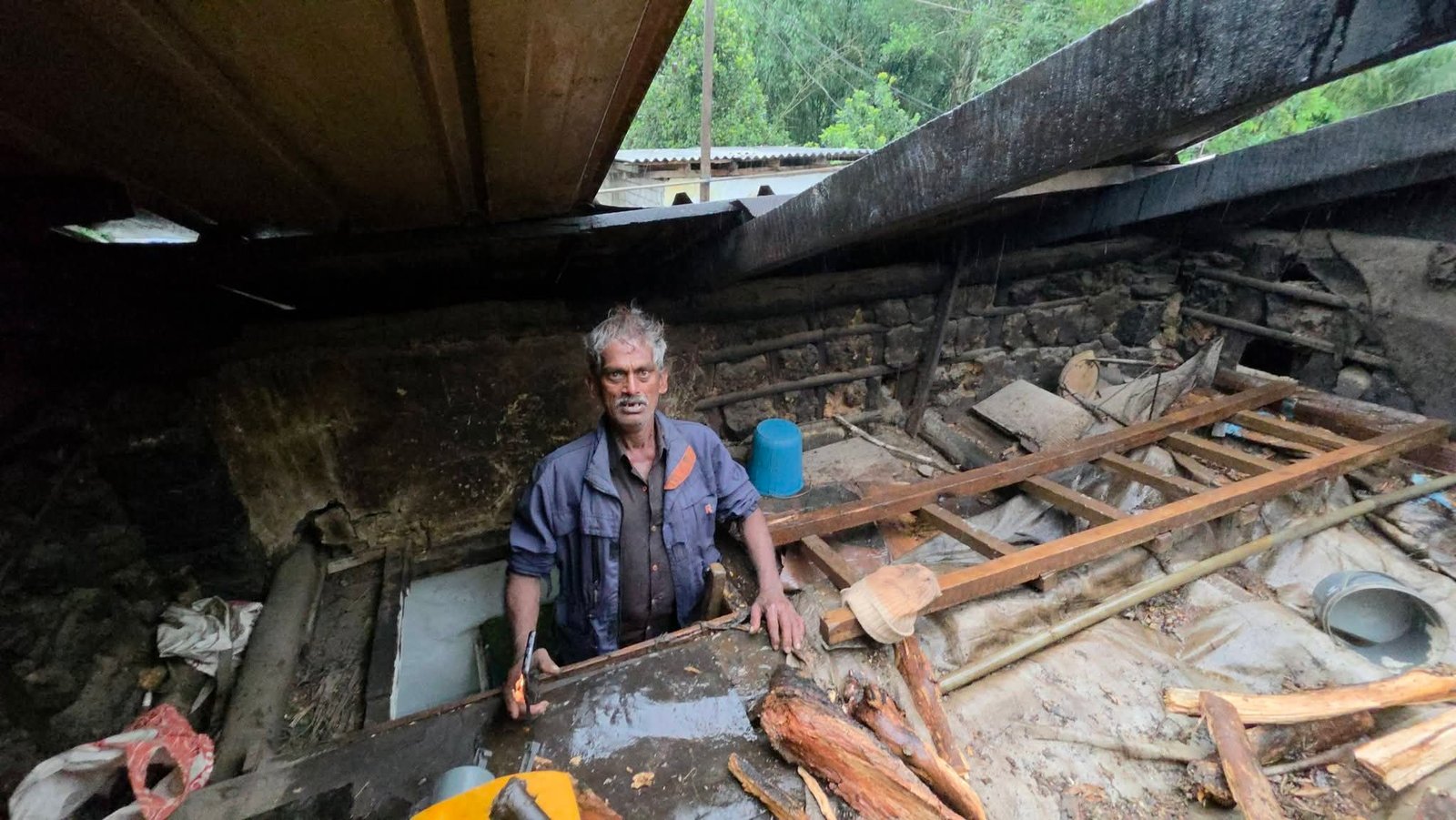 ஹட்டன்-டிக்கோயா பகுதியில் தொடர் குடியிருப்பில் தீ விபத்து