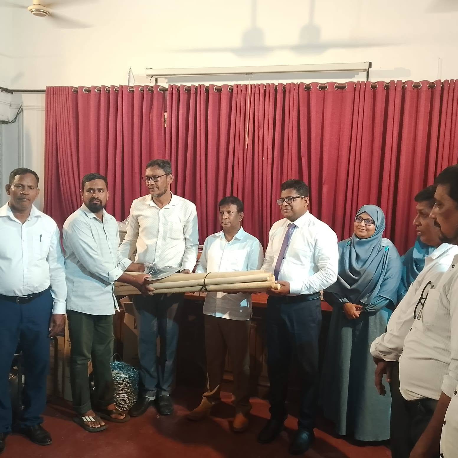 இறக்காமத்தில் ‘பிரஜாசக்தி’ வேலைத்திட்டத்தின் கீழ் விவசாய உபகரணங்கள் கையளிப்பு
