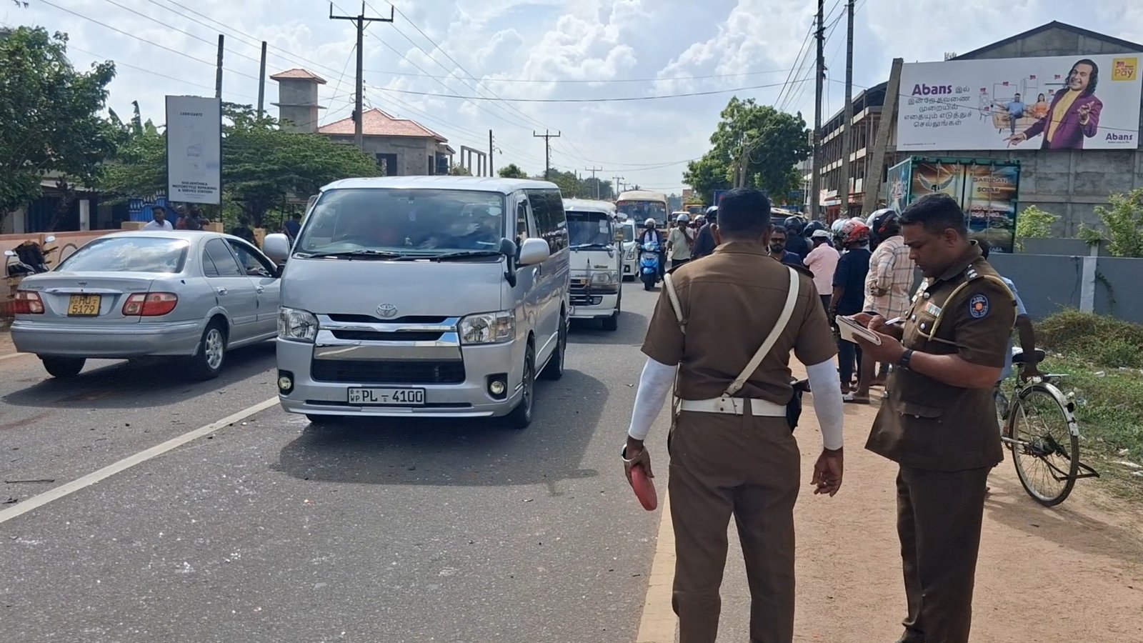 கனரக வாகனத்துடன் மோட்டார் சைக்கிள் மோதிய விபத்தில் இரு இளைஞர்கள் உயிரிழப்பு!
