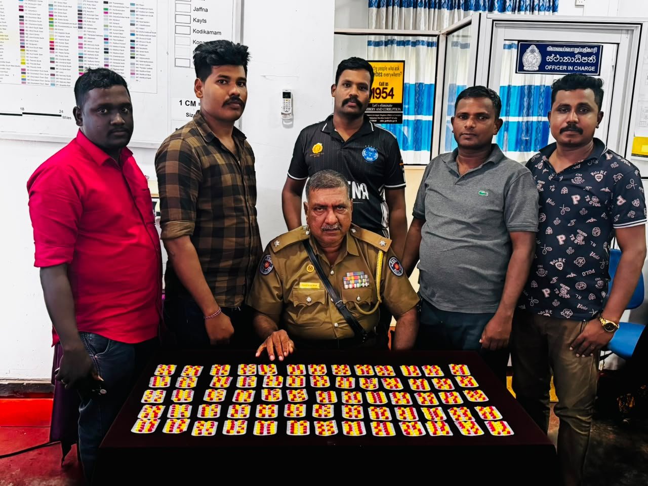 யாழில் பெருமளவான போதை மாத்திரைகளுடன் சந்தேகநபர்கள் இருவர் கைது!