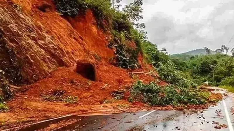 பல மாவட்டங்களுக்கு மண்சரிவு எச்சரிக்கை