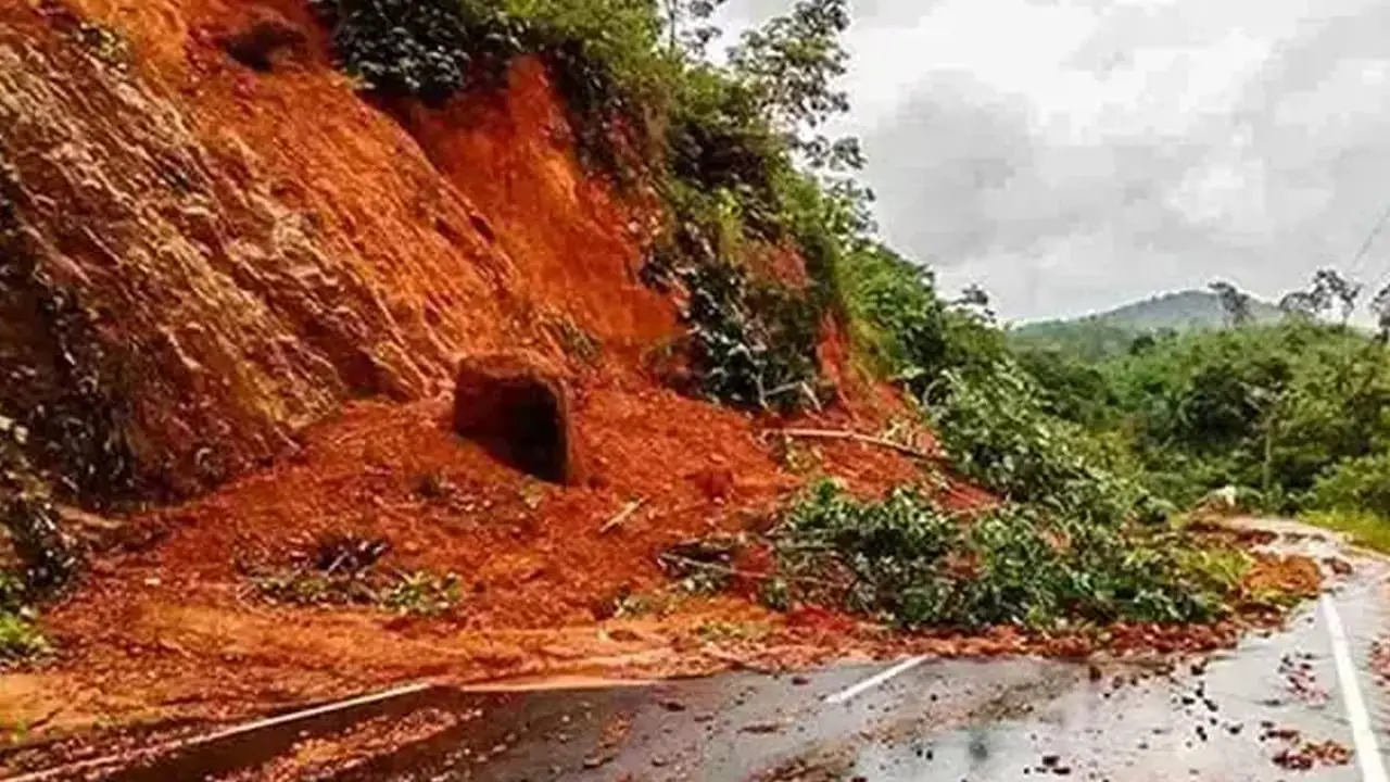 பல மாவட்டங்களுக்கு மண்சரிவு எச்சரிக்கை