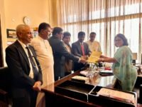சபாநாயகருக்கு எதிரான நம்பிக்கையில்லாப் பிரேரணை கையளிப்பு