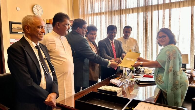 சபாநாயகருக்கு எதிரான நம்பிக்கையில்லாப் பிரேரணை கையளிப்பு
