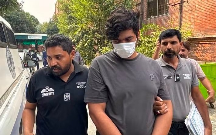 அமெரிக்க தபால் சேவைக்கு 126 மில்லியன் டொலருக்கும் அதிக இழப்பு ஏற்படுத்திய பாகிஸ்தான் பிரஜை கைது