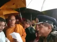 பௌத்த பிக்குமார் சத்தியாகிரகத்தில் ஈடுபட்டுள்ள பகுதியில் அமையின்மை