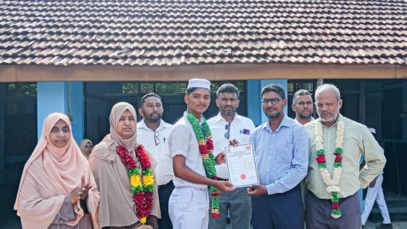 தொடர்ந்து மூன்று ஆண்டுகள் முதலிடம் பெற்று சம்மாந்துறை மாணவன் சாதனை