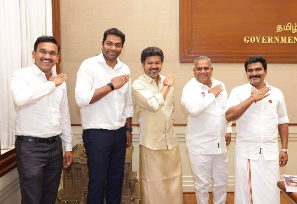 தமிழக இடைத்தேர்தல் : இரு தொகுதிகளிலும் விஜய்யின் தவெக வெற்றி
