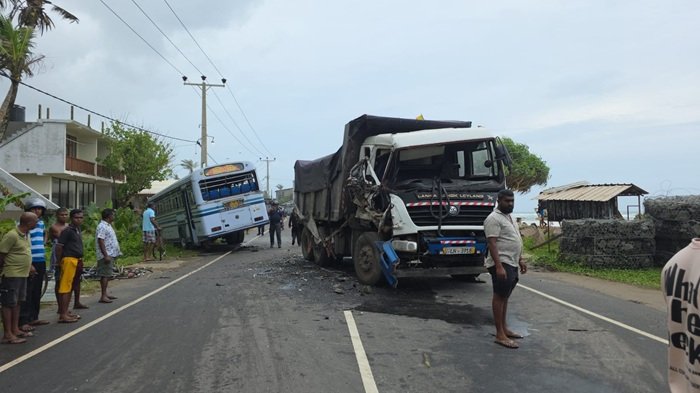 டிப்பர் வாகனம் மற்றும் பேருந்து நேருக்கு நேர் மோதி விபத்து : ஐந்து பேர் காயம்